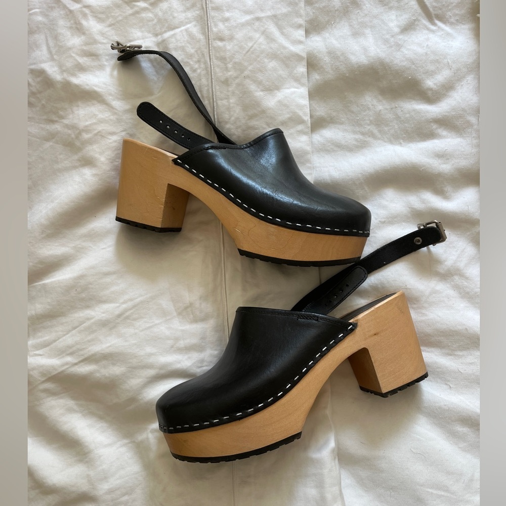 Swedish Hasbeens black leather clog size 40 ( fits 8.5)